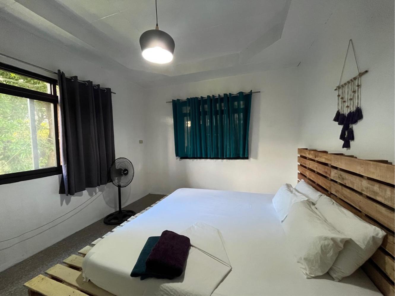 Uncharted Hostel Пуэрто-Галера Экстерьер фото