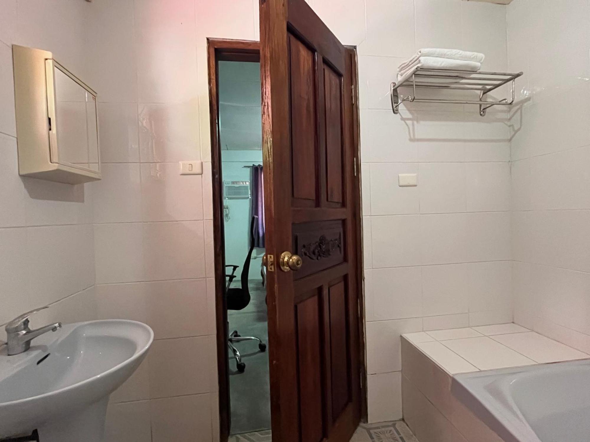 Uncharted Hostel Пуэрто-Галера Экстерьер фото